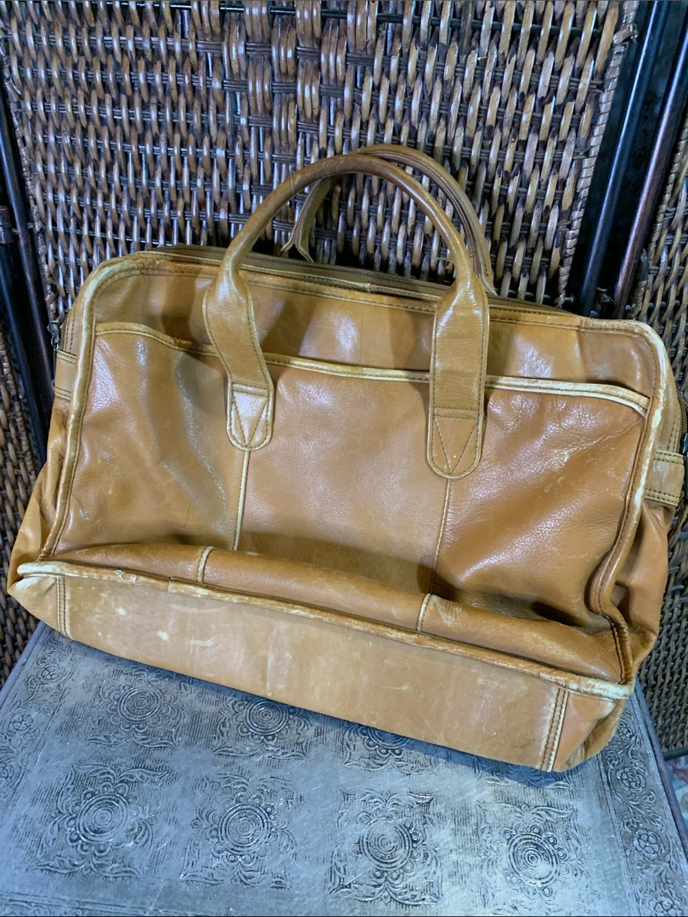 Vintage Avenue in Leather Distressed Bag